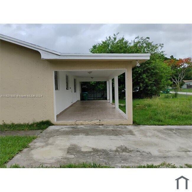 Building Photo - 26720 SW 133rd Ct