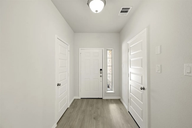 Building Photo - Room in Townhome on Saddle Ln