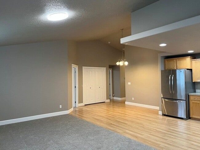 Building Photo - 3Bd/2Ba Single Story House - Available to View!