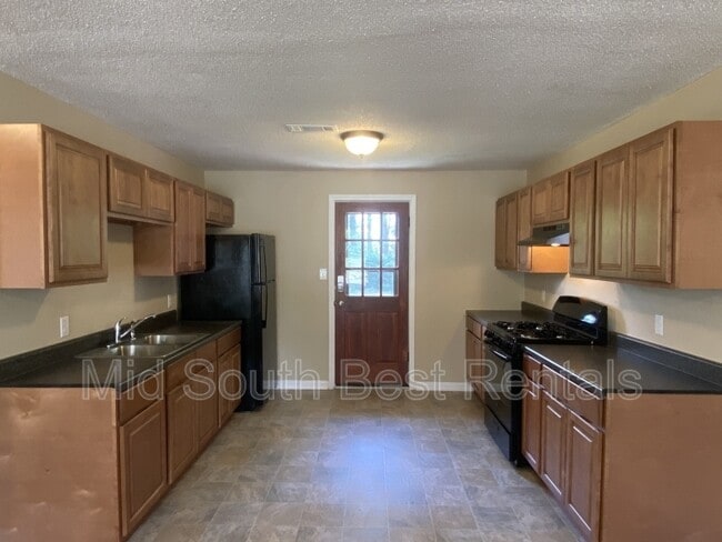 Building Photo - 28 Hiland Pl