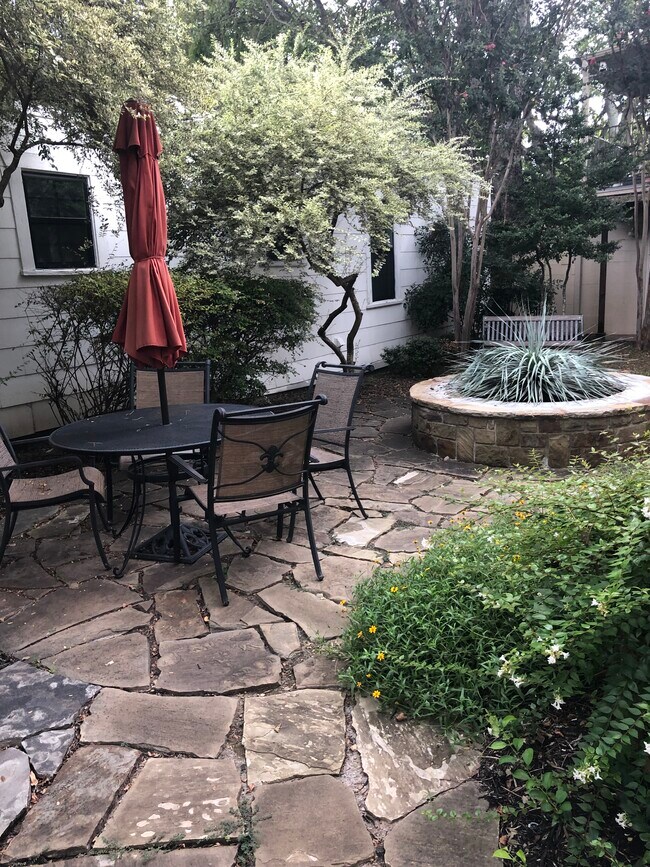 Outdoor Patio - 5033 Byers Ave