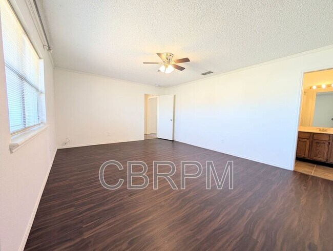 Foto del edificio - 420 Hyden Ave