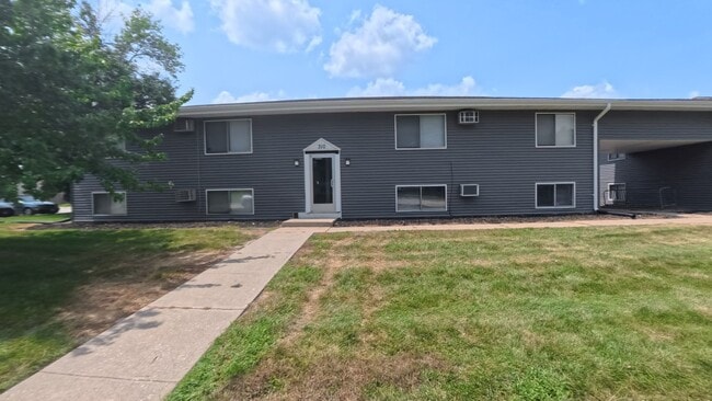 Building Photo - 310 NW Chapel Dr