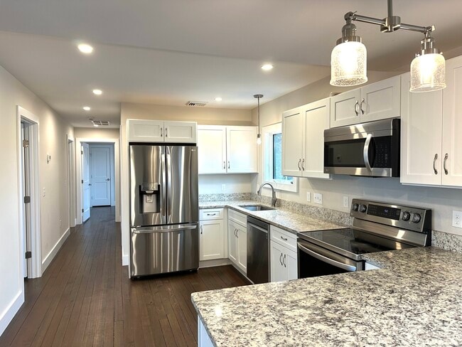 Building Photo - 20 Mechanic St