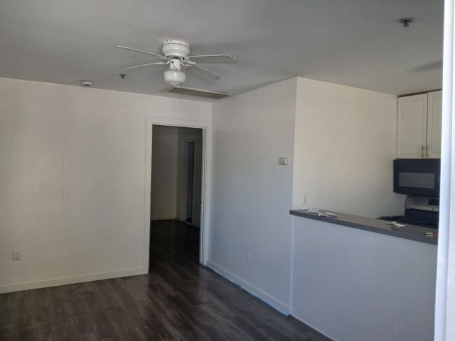 Foto del edificio - 823 W 43rd Pl