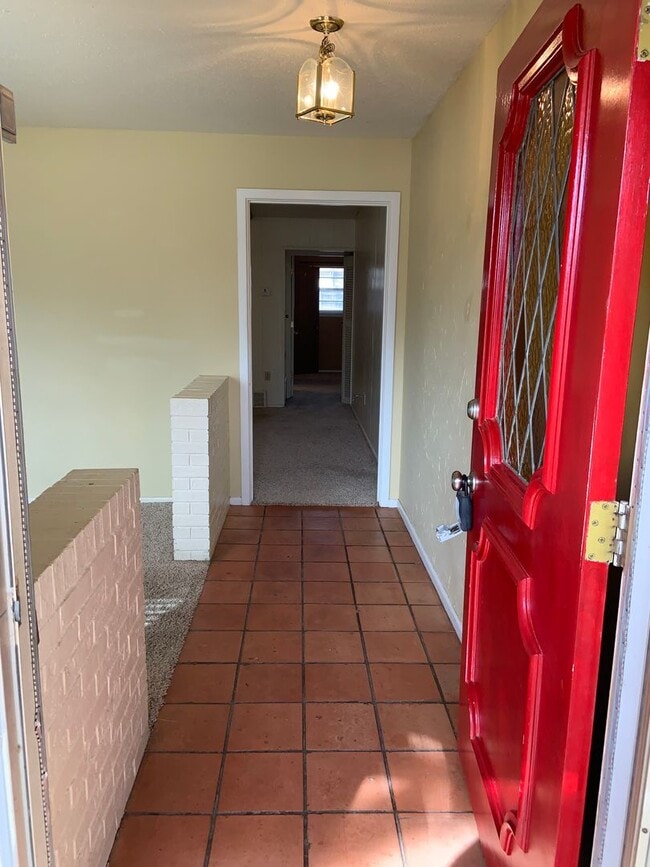 Building Photo - Available Now! Charming 3/2/2 Corner Lot Home