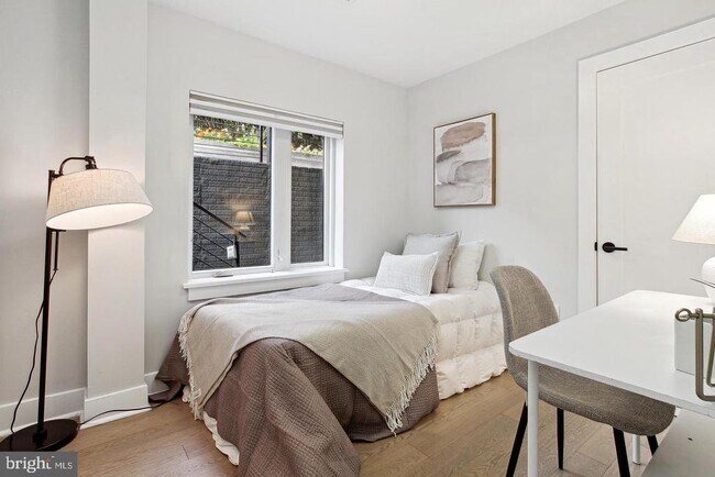 Foto del edificio - 3018 12th St NE