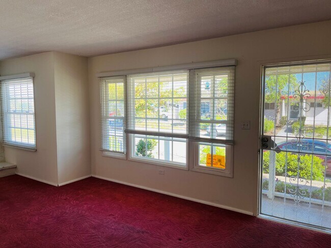 Building Photo - Charming 3 bedroom 2 bathroom house!