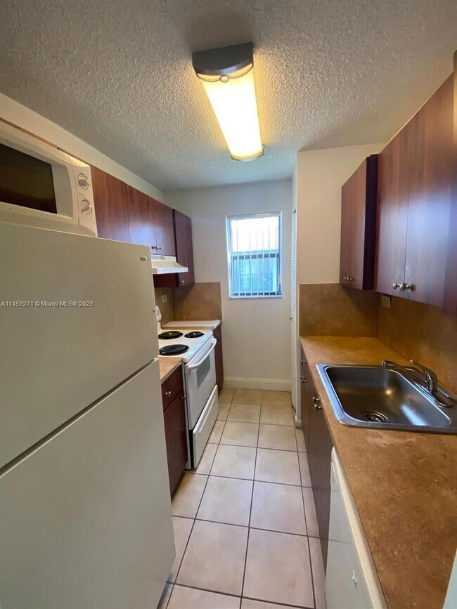 Foto del edificio - 7095 NW 179th St