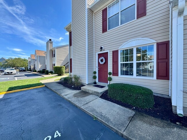Building Photo - Just Updated & Ready NOW! A Pet Friendly H...