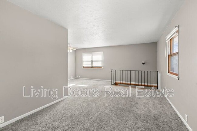 Building Photo - 348 S 5th St