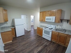 Building Photo - 91 Park Ave