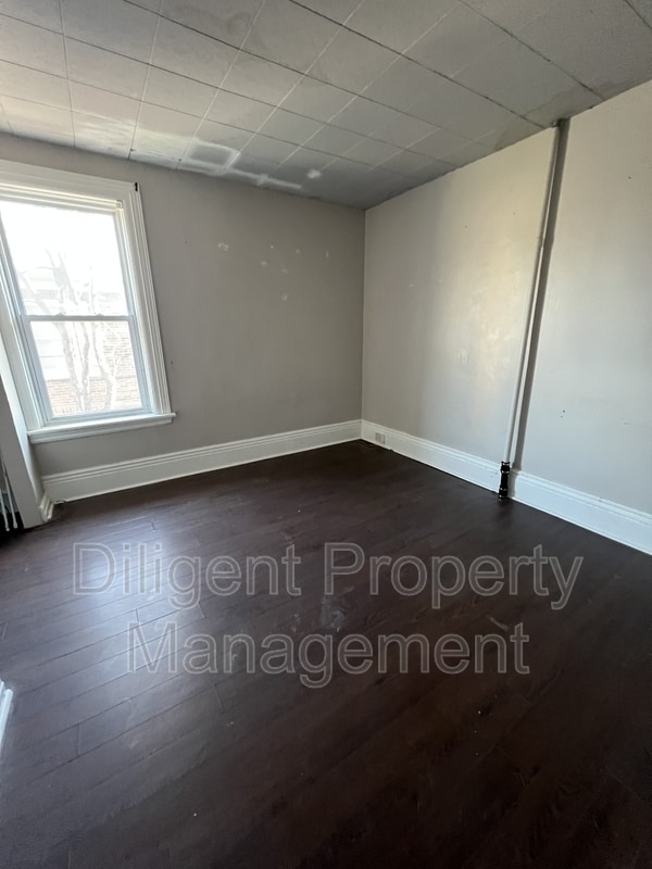 Building Photo - 265 Sherbrooke St