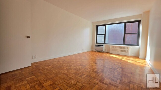 Foto del edificio - Sunlit 5th-Floor 1-Bed near Union Square | Doorman & Complimentary Gym