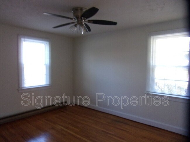 Foto del edificio - 8329 Meadowbridge Rd