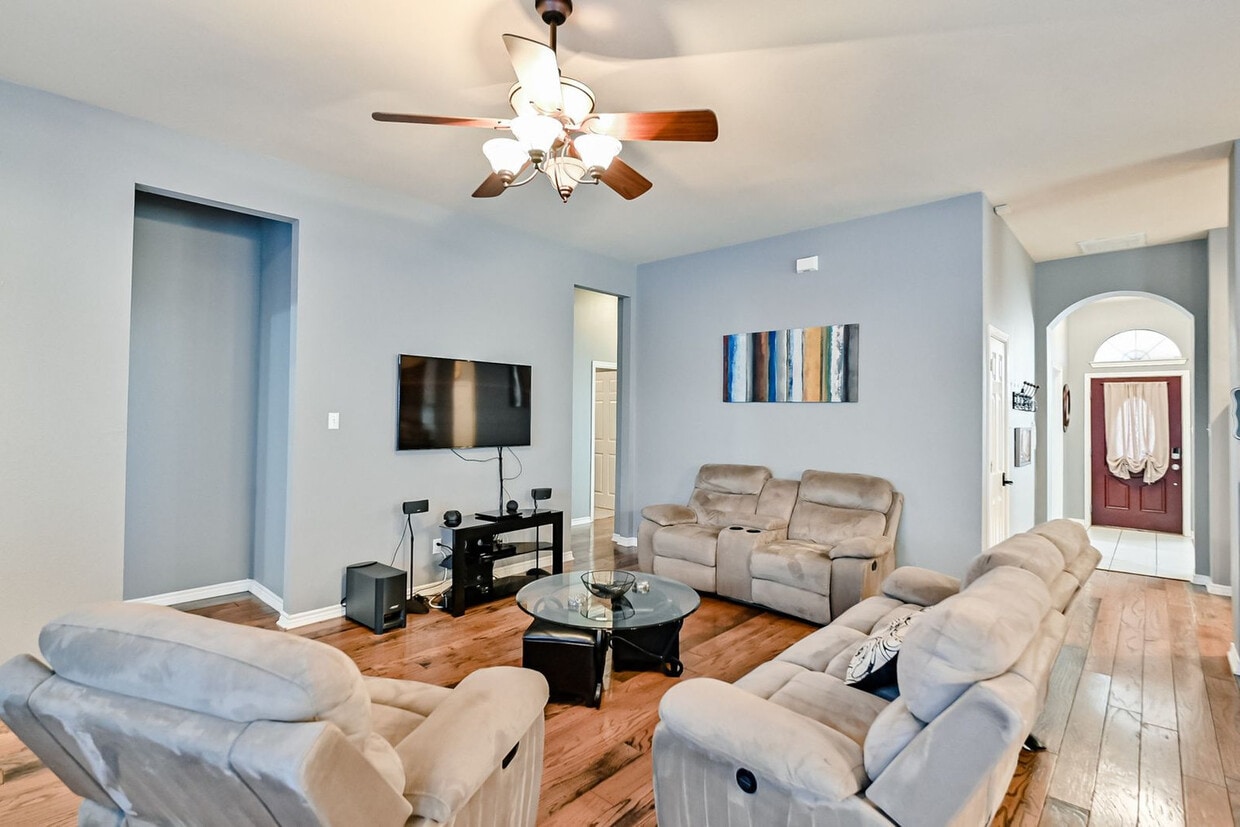 Primary Photo - 1705 Fairfax Dr