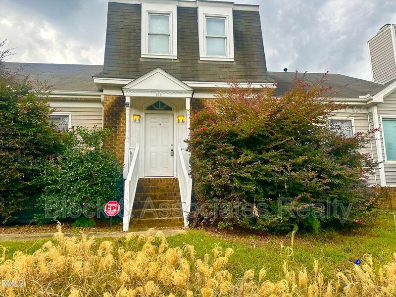 Primary Photo - 216 S Walker St