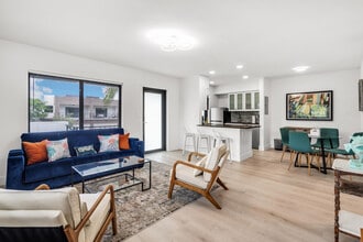 Building Photo - 1634 SW 4th Ave