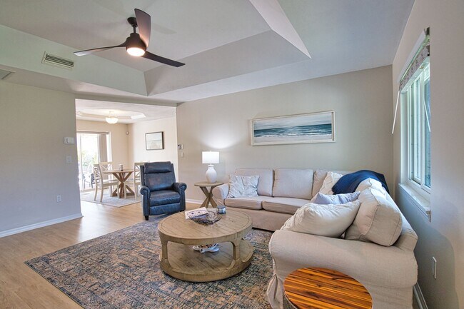 Foto del edificio - Annual Optional Furnished 2 Bedroom 2 Bath...