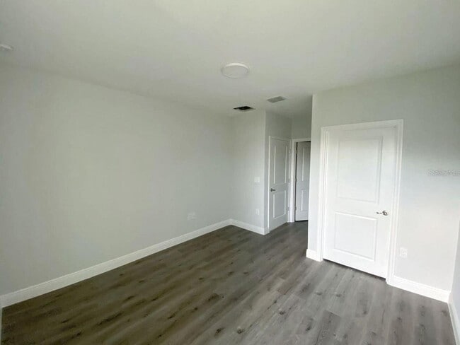 Building Photo - TAKE ADVANTAGE TODAY. AMAZING Duplex***** ...