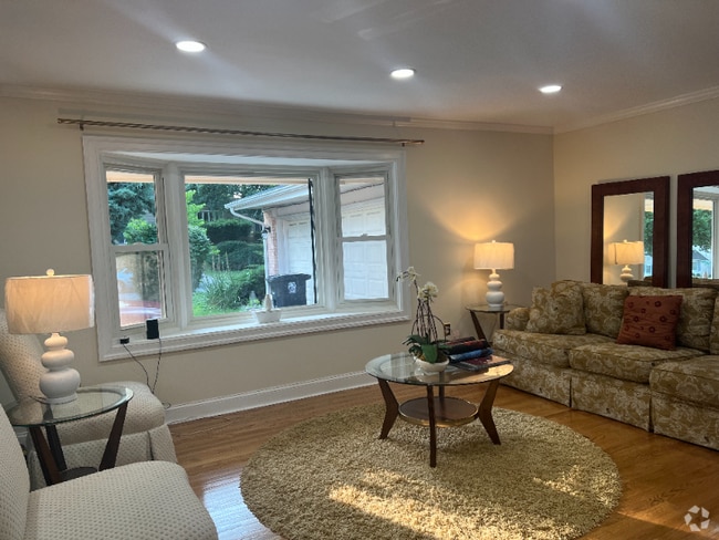 Building Photo - 12500 Surrey Cir Dr