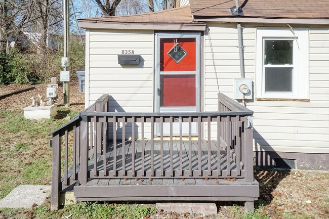 Building Photo - Three Bedroom Home!