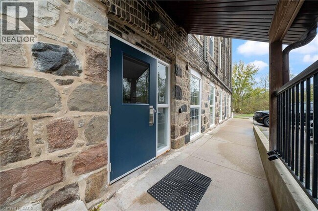 Photo du bâtiment - 140 W River St
