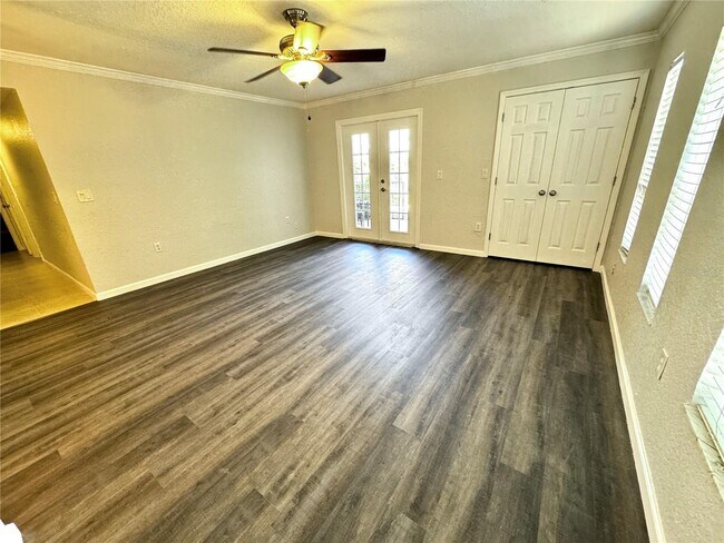 Foto del edificio - 720 Lyndhurst St