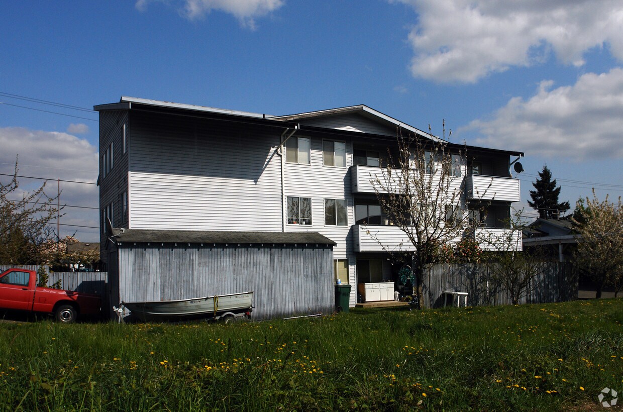 Building Photo - 10311 Fremont Ave N
