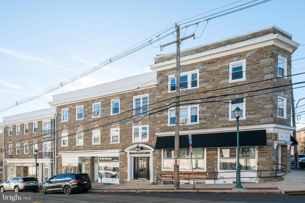 Primary Photo - 242 Bala Ave