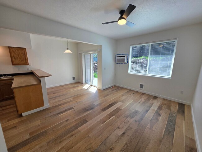 Foto del edificio - Beautifully Remodeled townhome on the south hill