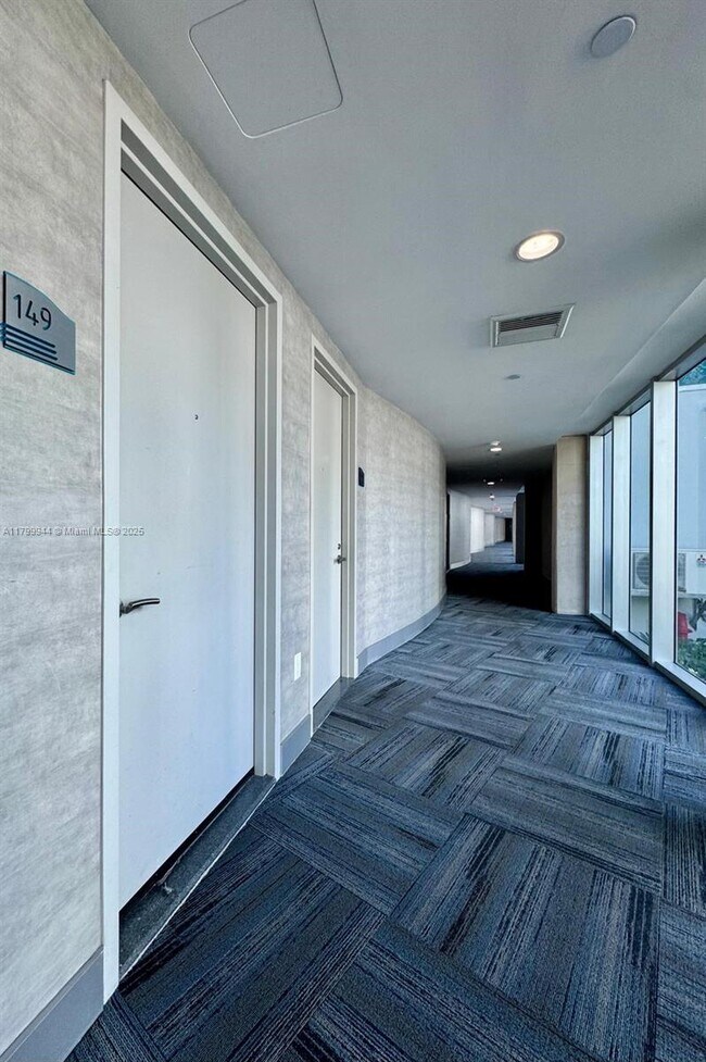 Foto del edificio - 2950 NE 188th St