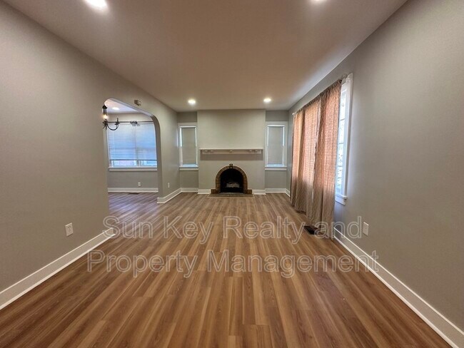 Foto del edificio - 828 Logan Ave S