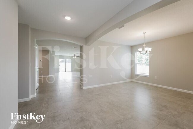 Building Photo - 702 Yeager Court
