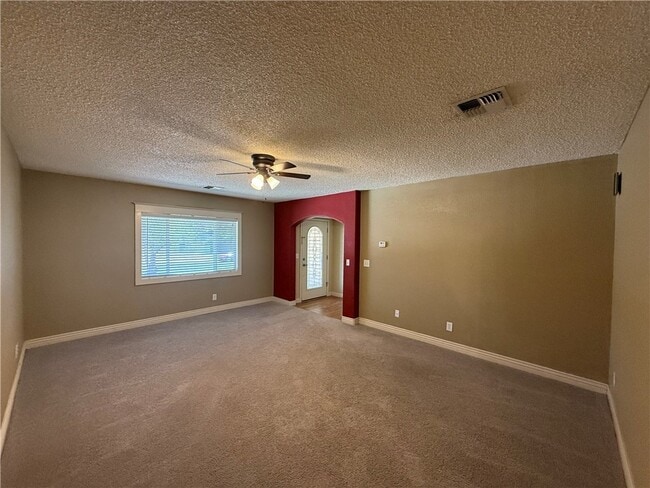 Building Photo - 760 Crestwood Dr