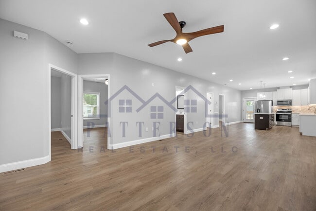 Foto del edificio - 2544 Bernhurst Dr