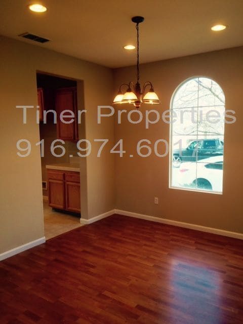 Building Photo - Amazing Four Bedroom Home in Natomas