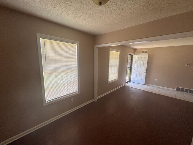 Foto del edificio - 5083 Applewood Dr