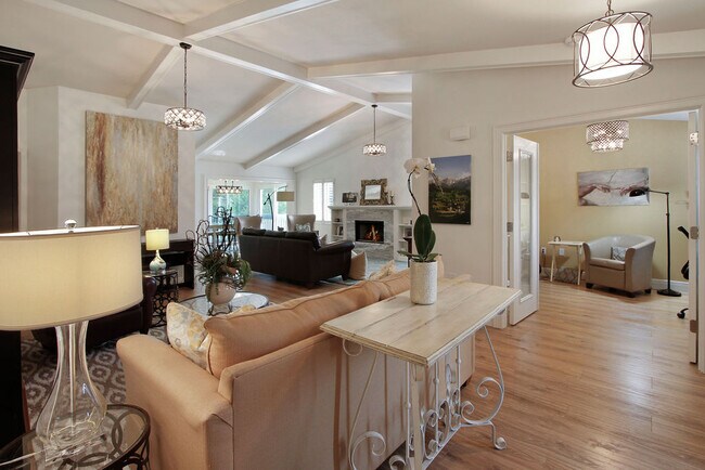 Photo - 858 Hudson Ave Townhome