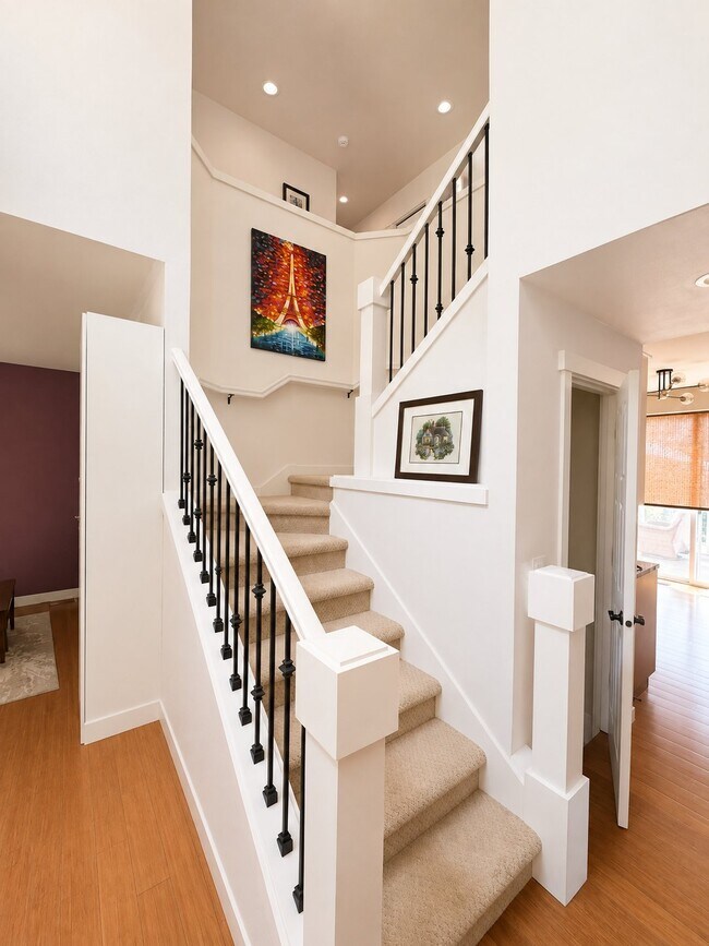 Foto del edificio - 903 207th Ave NE
