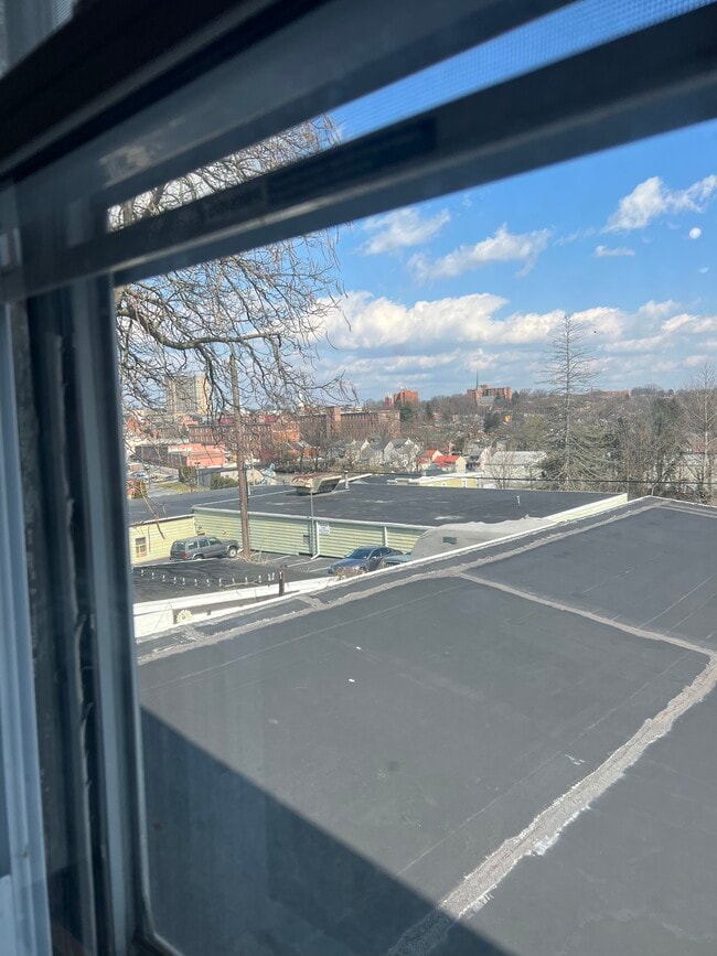 Building Photo - 441 New Dorwart St