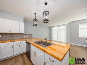 Building Photo - 22855 E Country Vista Dr