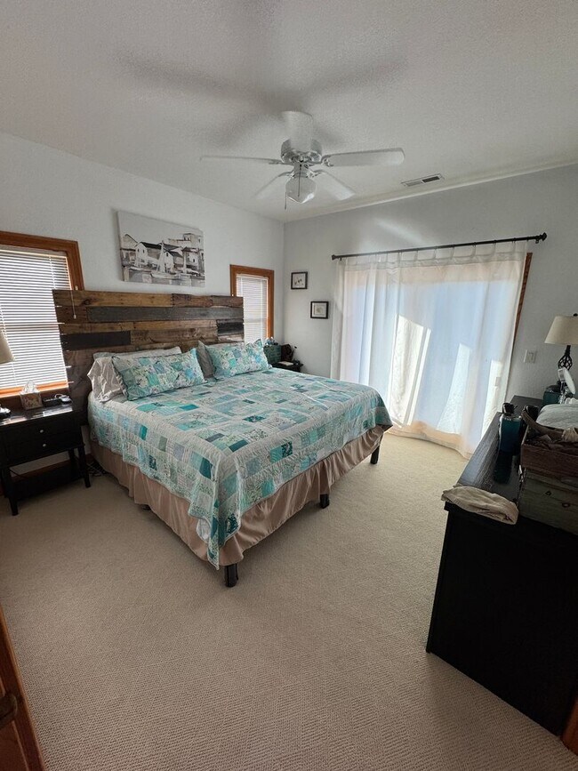 Foto del edificio - Top Floor Condo with Stunning Sound Views