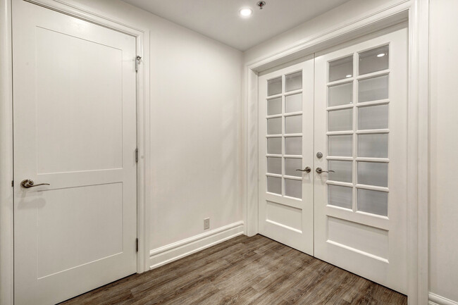 Photo du bâtiment - 502-600 Princeton Way SW