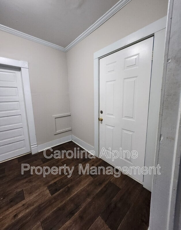 Building Photo - 1028 S Main St