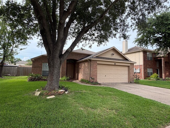 Foto del edificio - 9803 Hallmark Ln