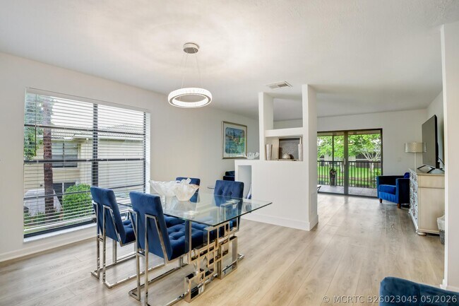 Building Photo - 50 Stratford Ln W