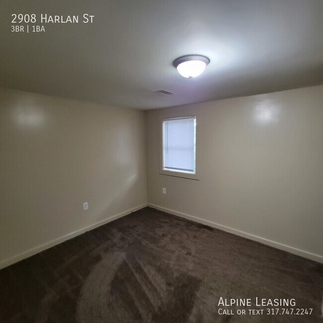 Building Photo - Near Southeast 3BR House!