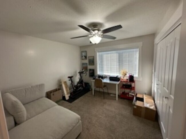 Building Photo - Come take a look at this beautiful townhome