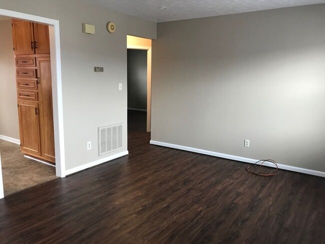 Building Photo - 1605-B Wards Ferry - 2br duplex on Wards F...